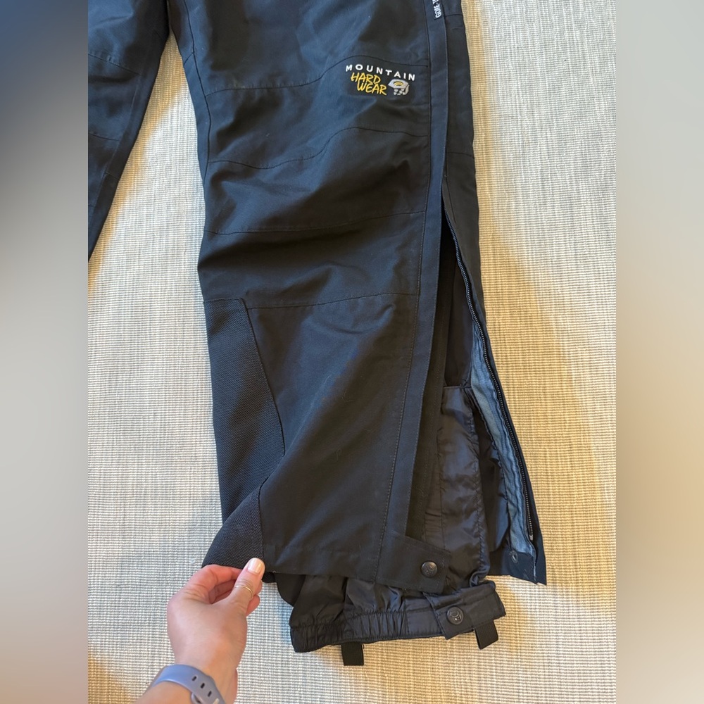 Mountain Hardwear Black Gore-Tex Snow/Ski Pants - Picture 6 of 10